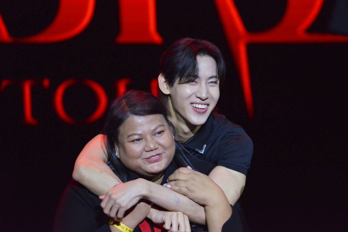 สุขสันต์วันเกิดครับลูก ขอให้น้องแบมประสบความสำเร็จยิ่งๆ ขึ้นไปอีก สุขภาพแข็งแรงทั้งกายใจ และมีความสุขมากๆ น้าาา ไม่ว่าสุขทุกข์ยังไงก็จะอยู่ข้างๆ เป็นกำลังใจเสมอนะลูก รักครับ 🎂🎂
<a href="/BamBam1A/">BamBam</a> 
 #Happy29thBDBamBam