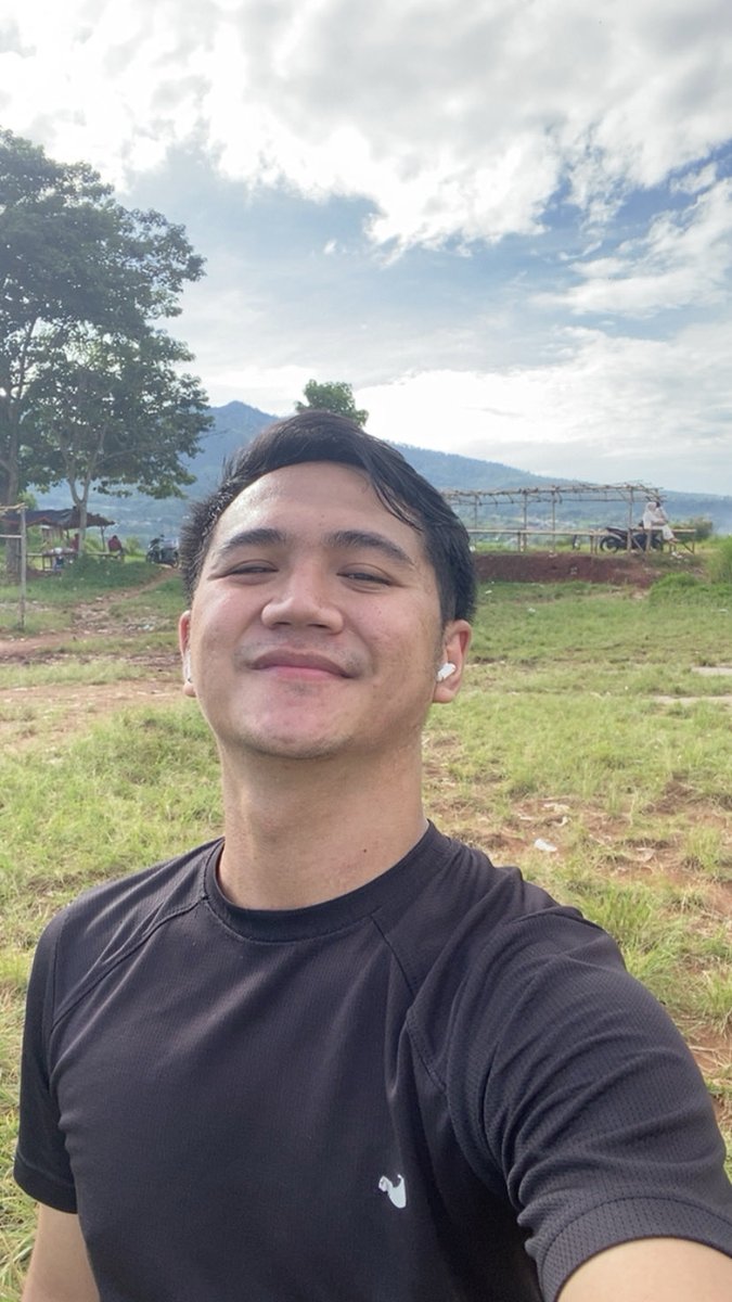 gataulieurih's tweet photo. Lari + bonus pemandangan
#jogging #bandungtimur https://t.co/TlLoqKs3Nn