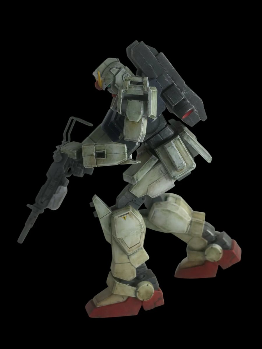 Hypnocrite's tweet photo. #gunpla time! This one was a long time coming. As soon as I watched 08 MS Team last year I knew it was how I’d truly test my weathering abilities. That show is so grounded in the grime of war I couldn’t ignore that aspect when building the 79-G ground type. 🧵1 #gundam #plamo https://t.co/XDh1MjUp7J