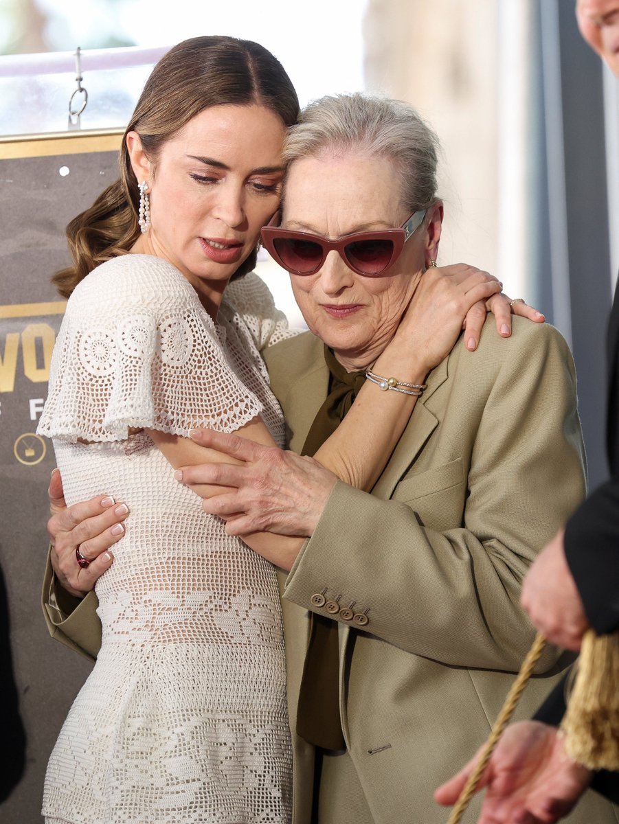 Emily Blunt Files 👠 tweet media