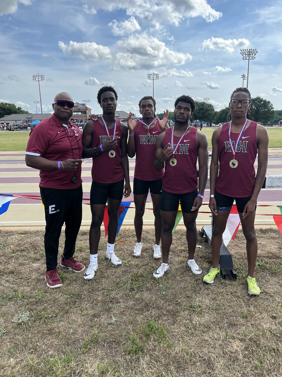 DaTrellWatson23's tweet photo. I just hit a big big PR in the 200m with a 22.13 and qualified for Upper State we also smashed the schools 4x100m record that was set 34 years ago

@EliteTFT @RHBearcats @Coach_JDuncan @BoulwareLeon 

#EarnIt #Track #4x100m #200m https://t.co/Z7LrVBnN1J