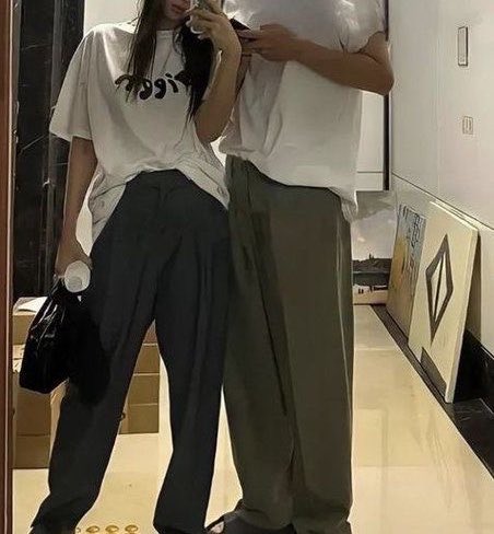 thvassss's tweet photo. i love it when couples match their outfit and style https://t.co/DrZJCO6Gx4