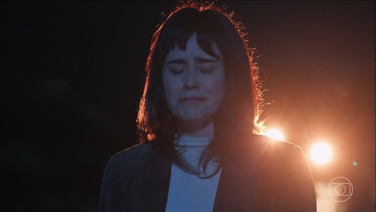 Fernanda Vasconcellos é extraordinária, ela engrandece cada cena. GIGANTE!!!
#TrêsGraças