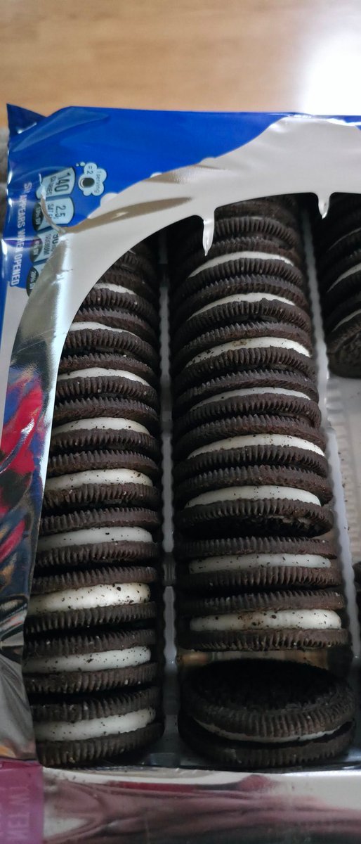 AKrupocin's tweet photo. @Oreo that moment when #doublestuffed Oreo's looks like a regular Oreo but double the price. Way to go Oreo https://t.co/d5pXCRlyrL