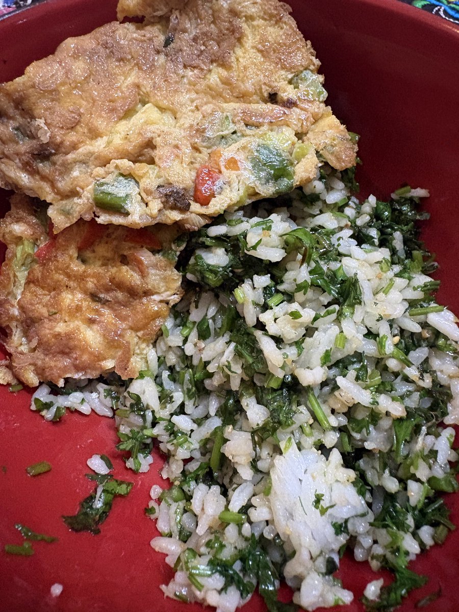 phiasekar's tweet photo. Penampakan si gila gila wansui kalo bikin ✨nasi goreng 🍀cilantro🍀✨ https://t.co/px9MCGYwdJ