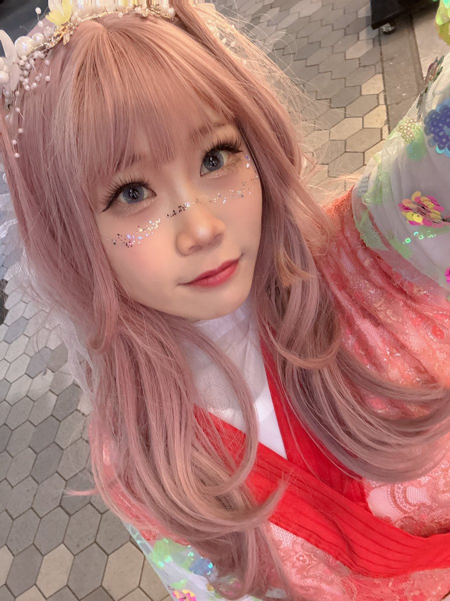 本日は浅草にて夜祭でございます🪭🏮
ニコ超でのあの曲も！？
皆様是非遊びにいらしてくださいませ✨🩰