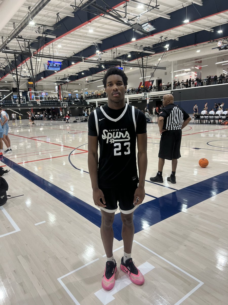 HardwoodEvents's tweet photo. 𝐓𝐨𝐩 𝐏𝐞𝐫𝐟𝐨𝐫𝐦𝐞𝐫𝐬 𝐃𝐚𝐲 𝟏
𝐓𝐡𝐞 𝐊𝐂 𝐂𝐥𝐚𝐬𝐬𝐢𝐜

17U
Brody Schwinn
Ad Astra Hoops
14 Points

Tai’yon Young 
KC Spurs
20 Points https://t.co/CkG8EPJNIu