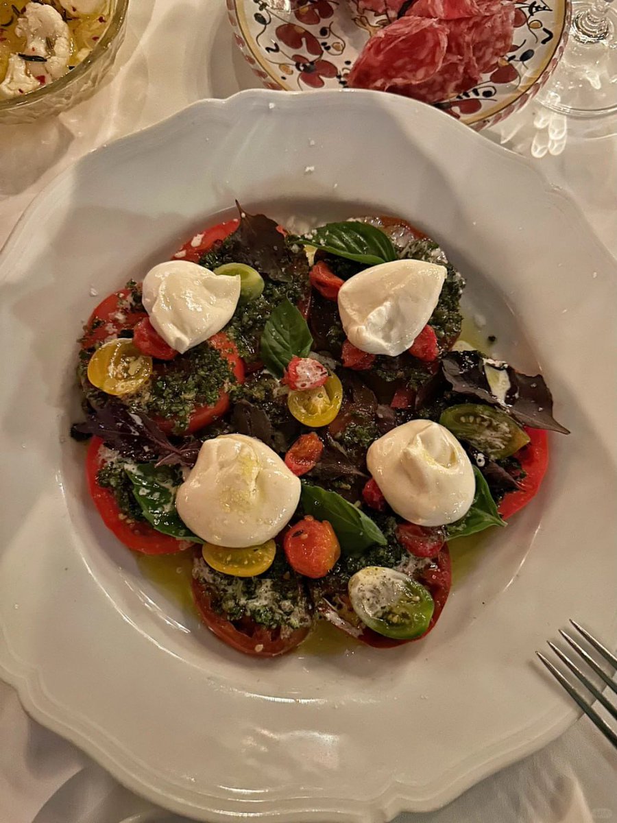 tycoonstat's tweet photo. Good food, good mood, and a girl who lives for every delicious bite. 🍽️❤️Dining like a queen because life is too short for boring meals. 👑🥂 https://t.co/RDhEwaXhGL