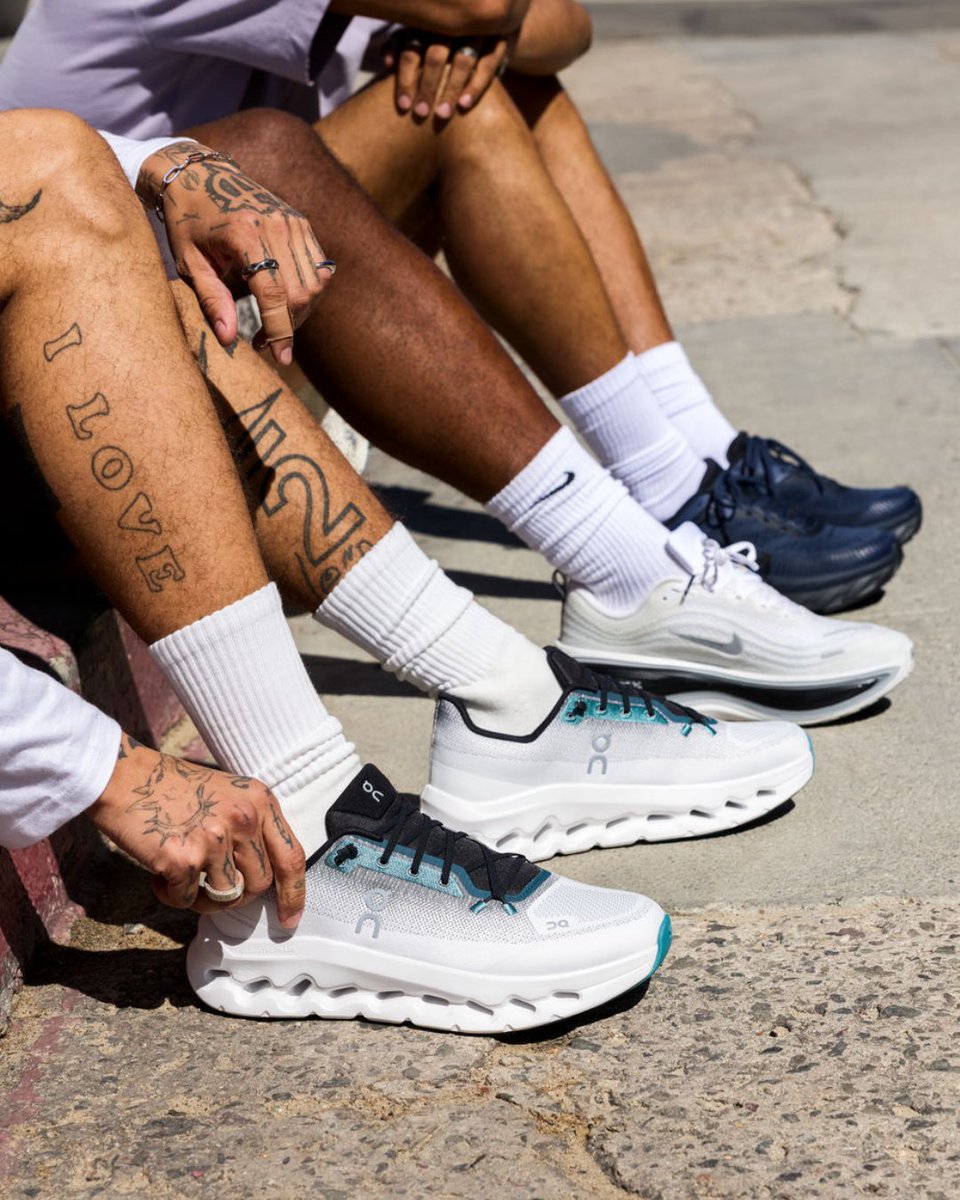 Foot Locker tweet media