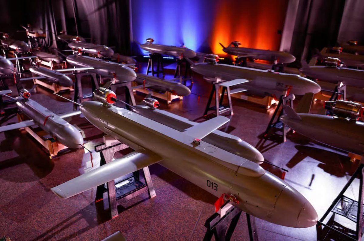 Gianl1974's tweet image. The Pentagon is exploring Ukrainian interceptor drones after concluding that no U.S. manufacturer currently matches their cost, speed, and battlefield-tested reliability, according to Defense One.

A UK–Ukraine co-developed drone recently scored 99.3 out of 100 in the Pentagon’s