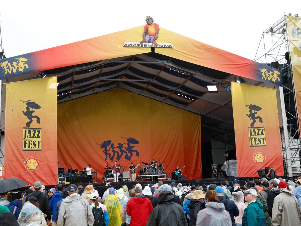 lettucefunk's tweet photo. Yesterday was 20 years in the making and New Orleans delivered…rain and all! 🥬⚜️ Thank you for an unforgettable Jazz Fest &amp; RAGE!FEST! LETTUCE LOVES YOU!

📸 Alex Kluft, Tim McGuire, Eugene Bell https://t.co/rGy2XFcX8o