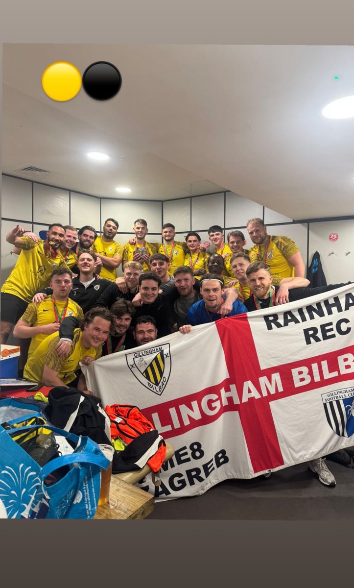 GillinghamBilb1's tweet photo. Medway will always be yellow, today tomo forever. Billlllllllllll https://t.co/b2LHrHKiL6