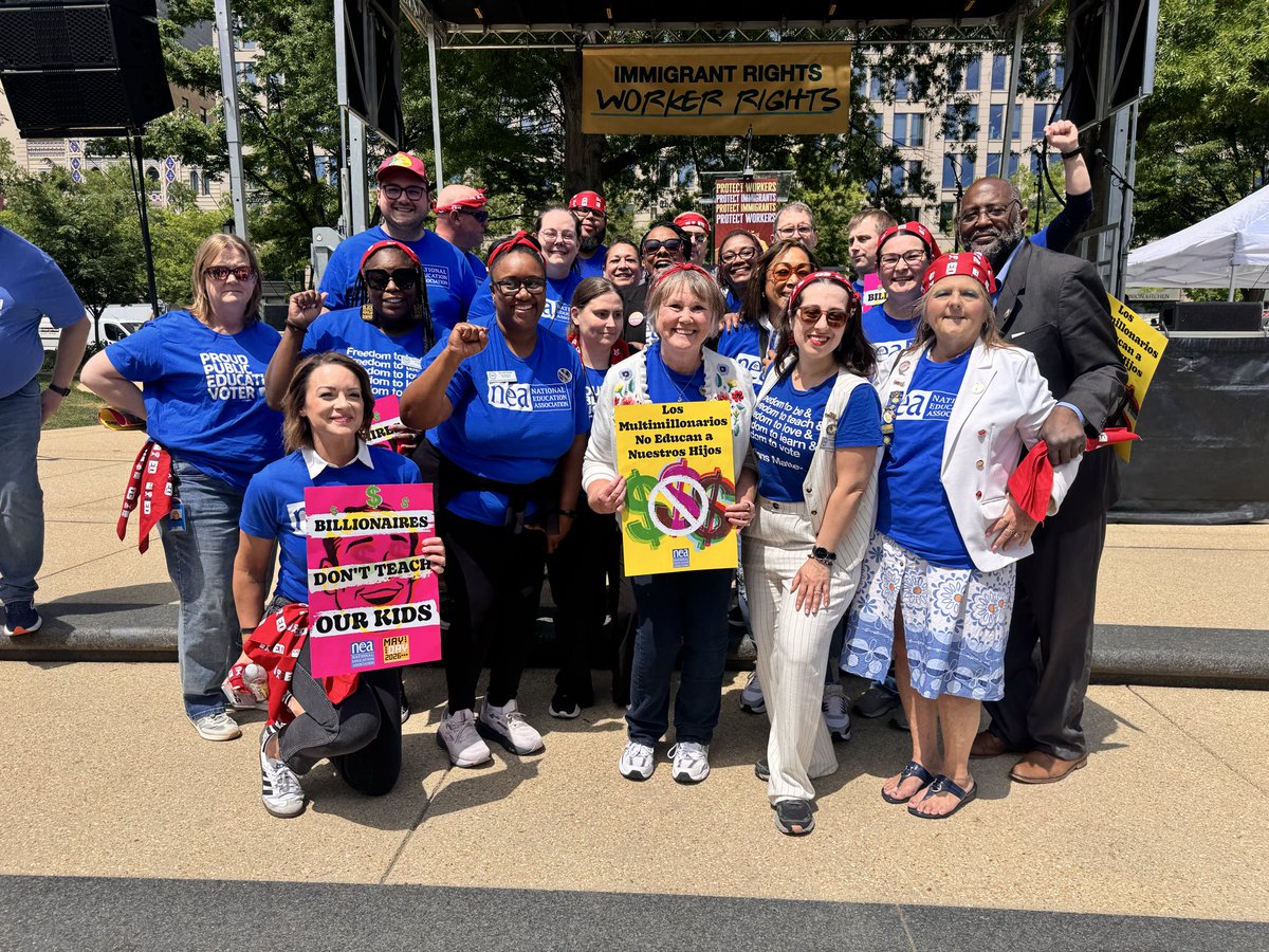 jdg1966's tweet photo. May Day Rally in DC with @NEAToday https://t.co/KccEgXriLz