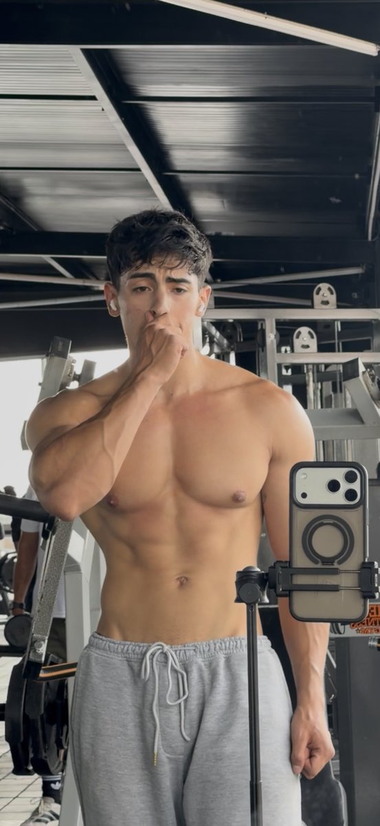 Brayitan_fit tweet media