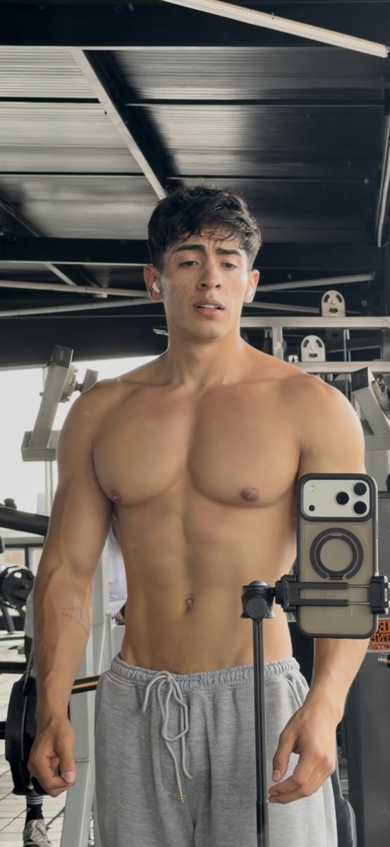 Brayitan_fit tweet media