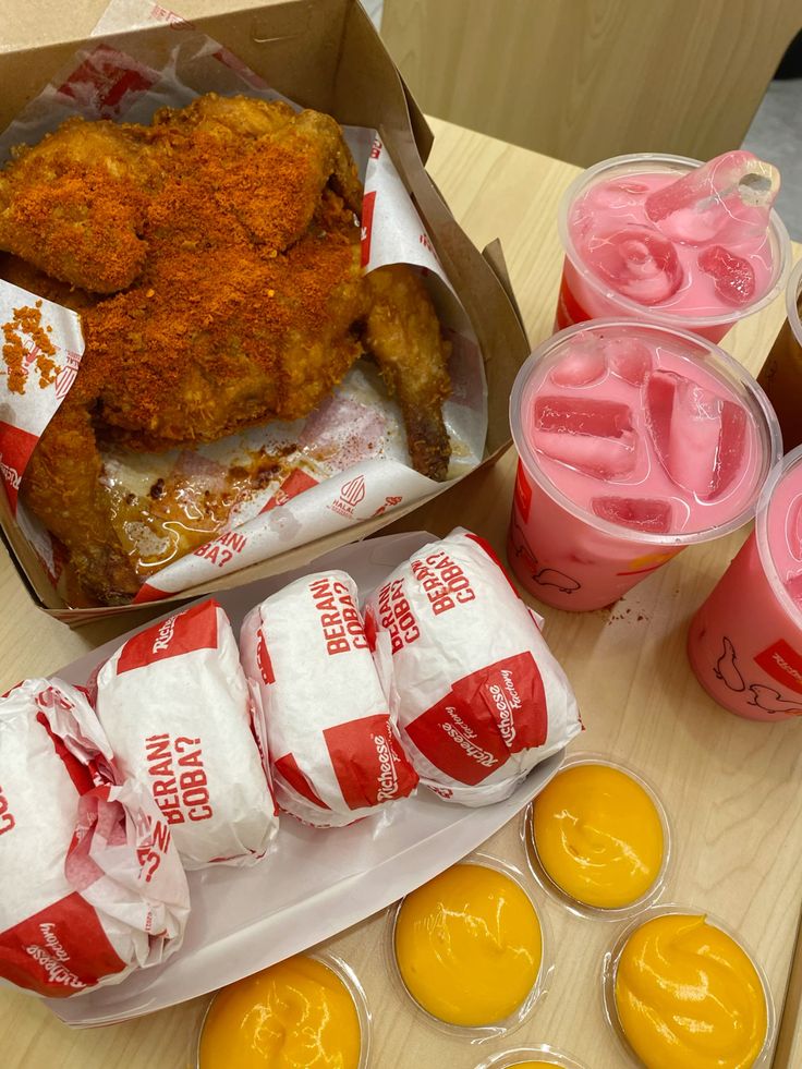 rezekmi's tweet photo. sebagai self reward, tanggal muda &amp; awal bulan gini aku pilih shopeefood mam richeese satu ekor sihhh!!! endyul polll 🤤❤‍🔥❤‍🔥

https://t.co/EfrjO5iquE https://t.co/cQ8N6cIriR