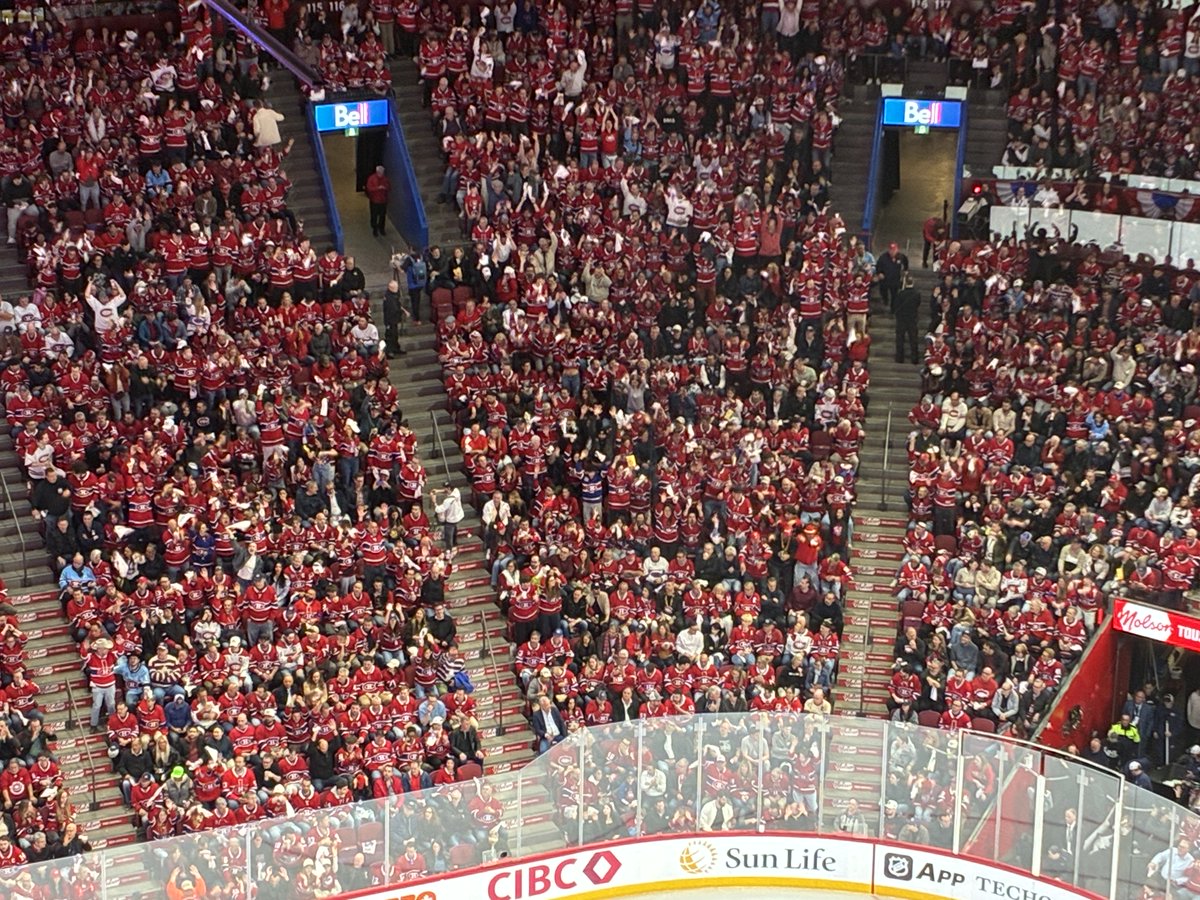 StuCowan1's tweet image. I’d say at least 90% of fans at Bell Centre are wearing #Habs sweaters.