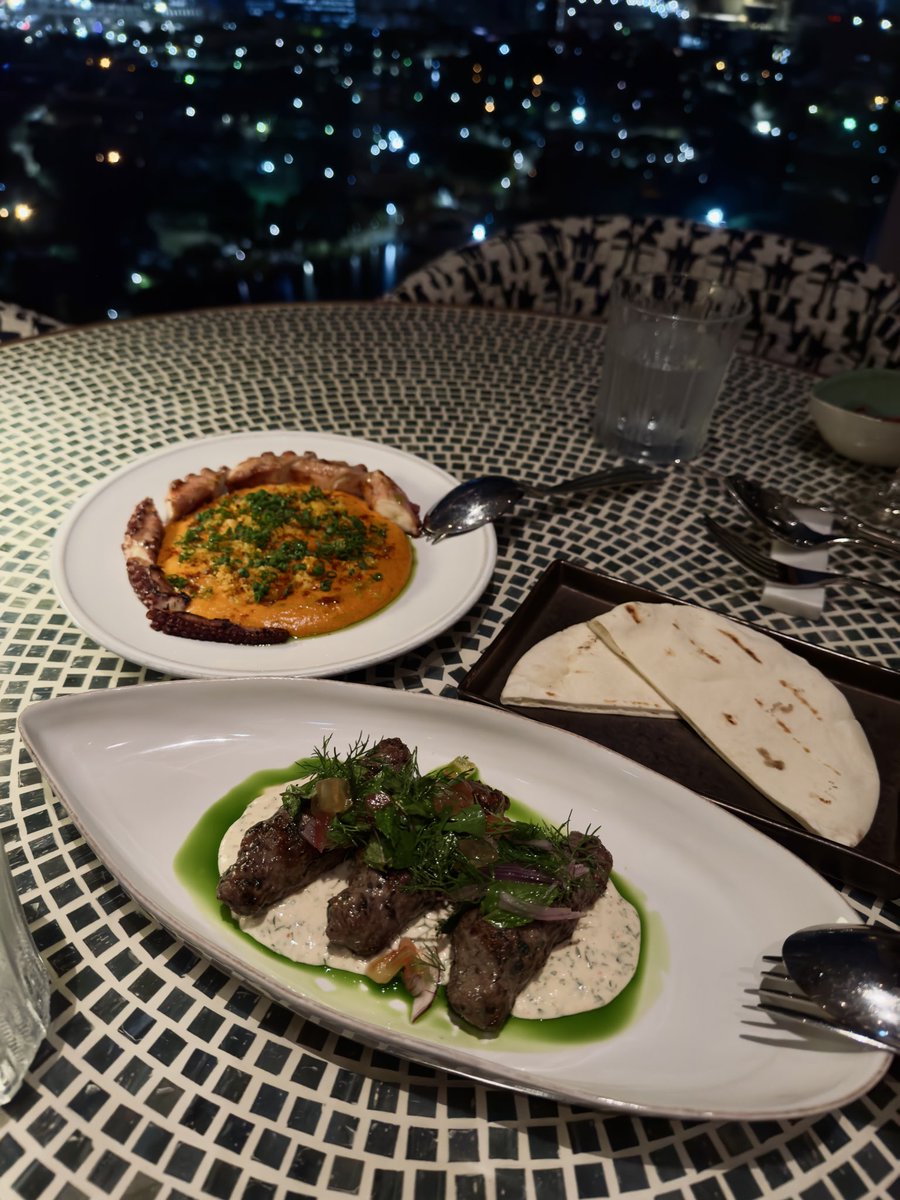 LordPagliarello's tweet image. Second restaurant was 

📍Piscari at One Bangkok Andaz. 

Also on my list for a while and it really deserves all the praise it’s been getting. Everything outstanding from service to atmosphere. 

#CityLife #Nightlife #Thailand