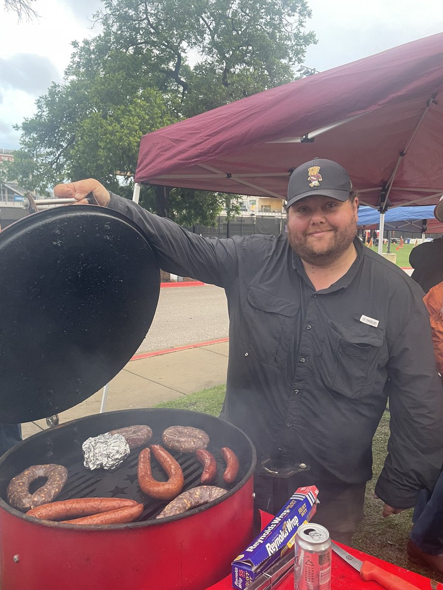 OccupyLF's tweet photo. Nothing beats Mississippi State Baseball fans.

It’s 53° and sprinkling, these guys are on the pits absolutely fucking DOMINATING.

#HookEm #HailState 🤘🏼⚾️🐶 https://t.co/dhjjW0i2rE