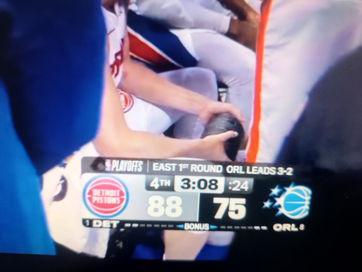 sthegTV's tweet photo. Magic 60 Pistons 38 al descanso
Magic 75 Pistons 88 a 3 minutos del final . Tremendo.

50 a 15 en la segunda parte 

Me gustan los Pistons pero siendo de los Knicks qué Detroit quede eliminado seria god pero en la segunda parte Orlando ha desaparecido. https://t.co/hamvpHwWzC