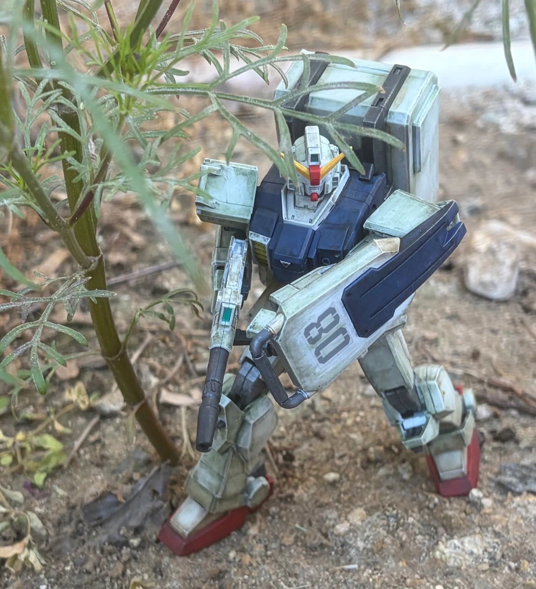 Hypnocrite's tweet photo. With the kit all weathered I even took some shots outside. If I’d been into gunpla in college I know I’d drive around the foothills finding a ton of great settings where the size/scale could be faked. Alas these days I’m limited to my back yard. 🧵4 https://t.co/pSXSJMDp1P