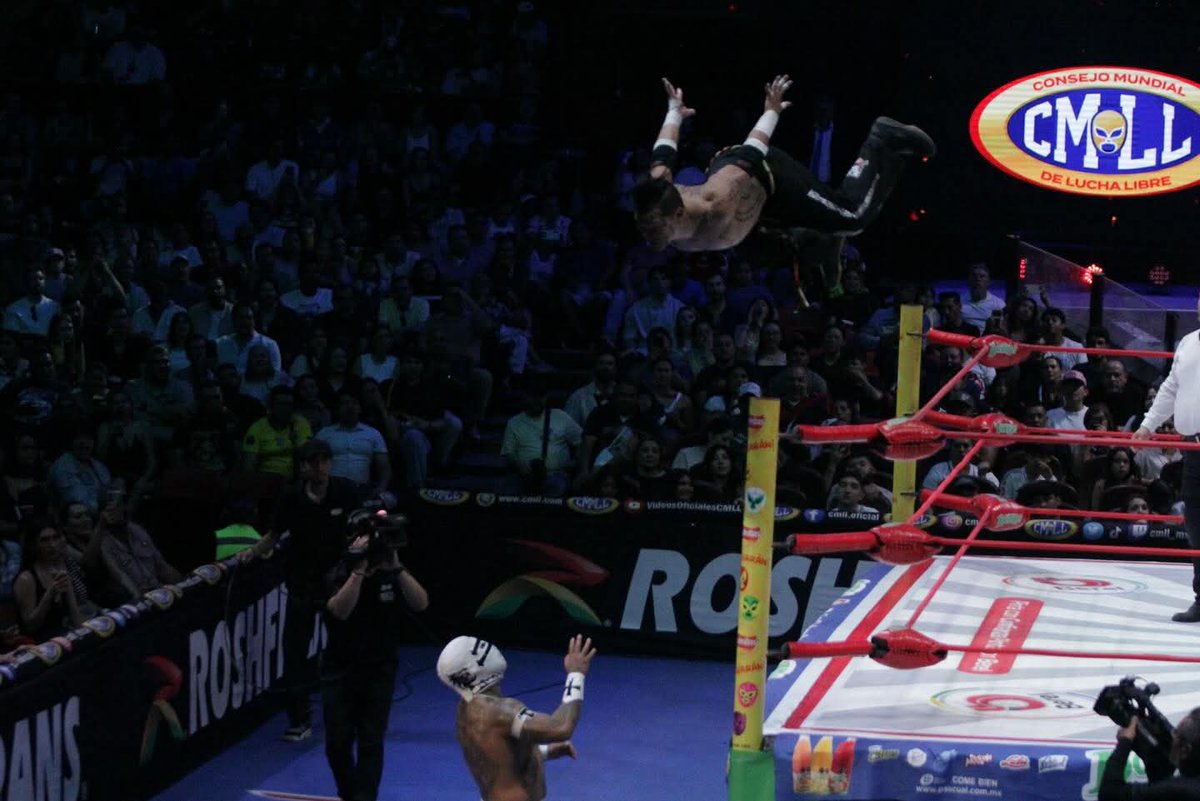 LaTijeraLucha's tweet image. #Templario se convierte en el nuevo campeón de peso medio #MLW,derrotando en un luchón a #Kushida,ambos gladiadores se entregaron en cuerpo y alma para llevarse la victoria, siendo el  tlaxcalteca, quien se levantó ante todos los embates de su adversario...
 #latijeraluchalibre