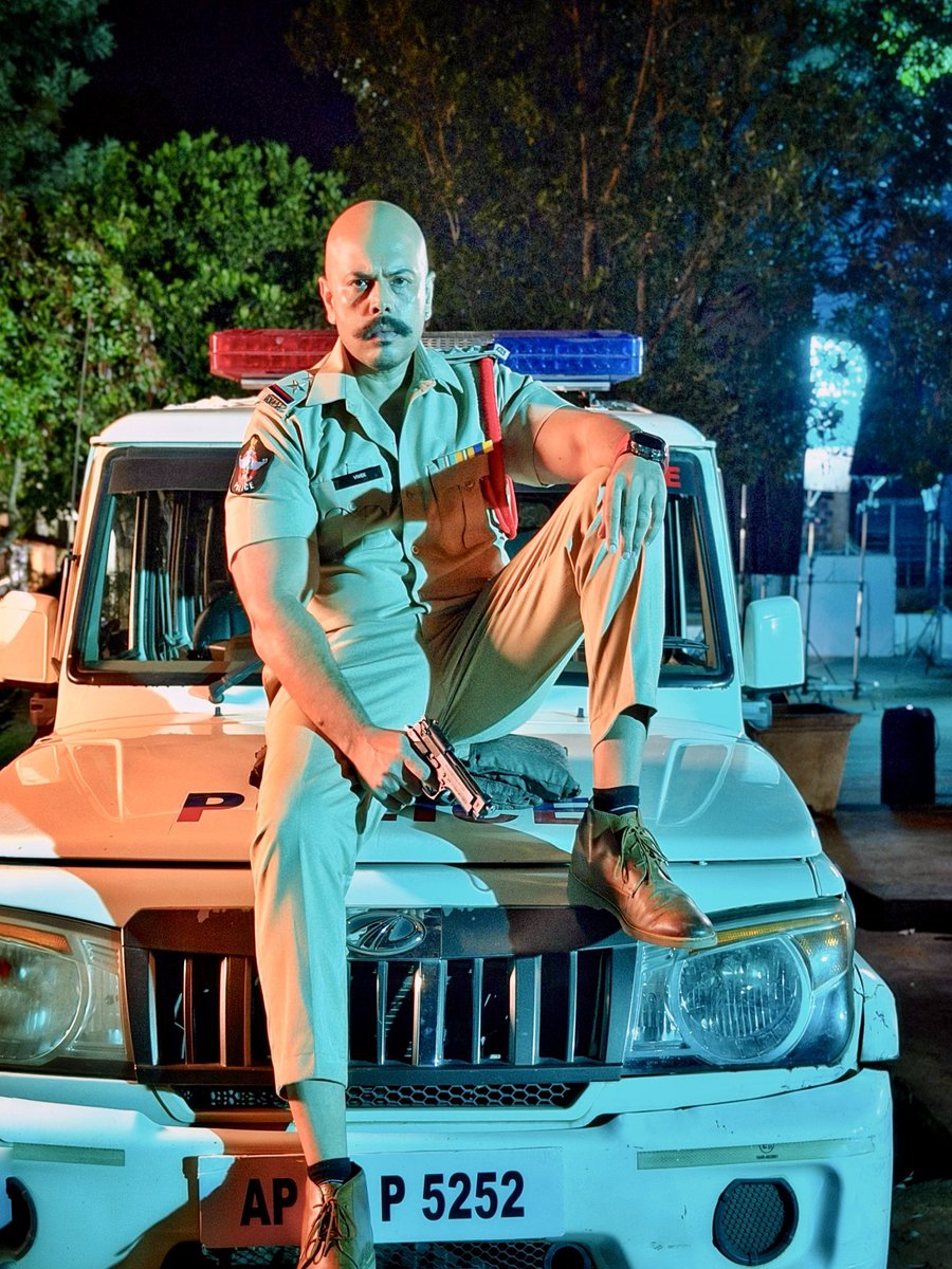 srinivasdevgudi's tweet image. If You Think It’s Expensive To Hire A Good POLICE, Just Try Hiring A BAD ONE😡💪 Cop Mode 🎬🎥😎🔥 DON IS ON..!!!✊✊✊ #actorchintu #newmovie #1MayıstaKademe #srinivasdevgudi #chintuactor #police