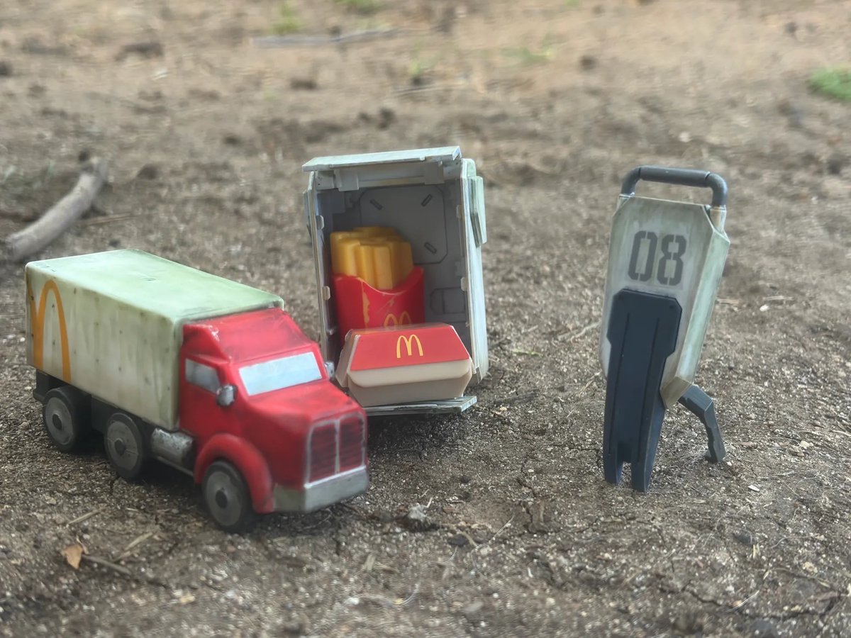 Hypnocrite's tweet photo. To practice weathering I used a small McDonalds toy. This was timed out well with the Gundam x McDonalds tie-in of the past month or so in Japan. I posted to the Japanese McDonalds account but got no engagement! So here are the pictures again. 🧵5 https://t.co/o3ffZ9Wjmz