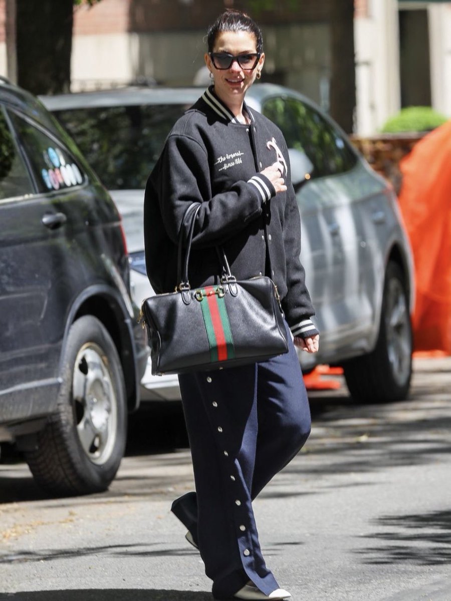 Anne Hathaway Crave tweet media