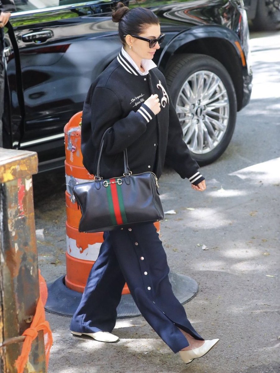 Anne Hathaway Crave tweet media
