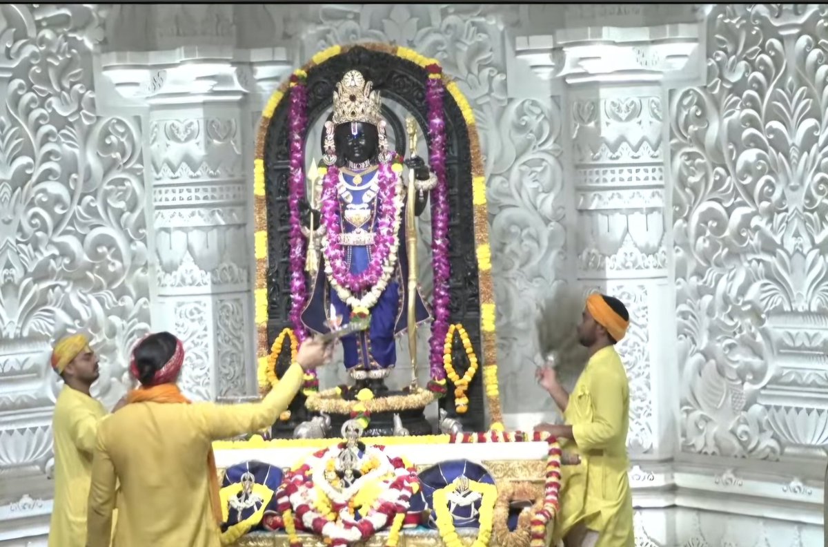 NandiniVenkate3's tweet photo. At Ayodhya we stayed at SriRamanuja Padachaya, very near Ram Lalla.
The manager helped us get passes for mangal aarthi which is at 4 am.
Set the alarm at 2.30 am and at 3.30am got dropped at the entrance of the most beautiful temple on Earth.
No wheel chair at that time. Hence, ran all the way (more than 10000 steps) and found ourselves in front of the Royal Prince! Tears on seeing the Young Boy standing alone in the huge garbagriha with just 2 priests fanning Him.
Thanks a million for all those who strived in installing Him in His birthplace, Ayodhya.
He is the Heart Beat of every Bharatiya.
#JaiShriRam
#Ayodhya
@narendramodi
@myogiadityanath