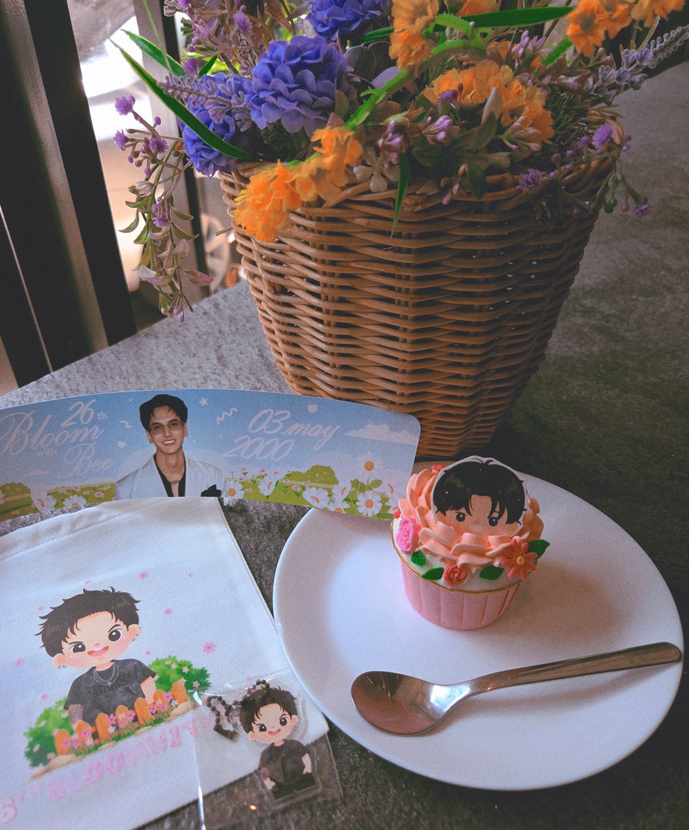 🖤
#26thBLOOMWITHBEE
#BeeApisit