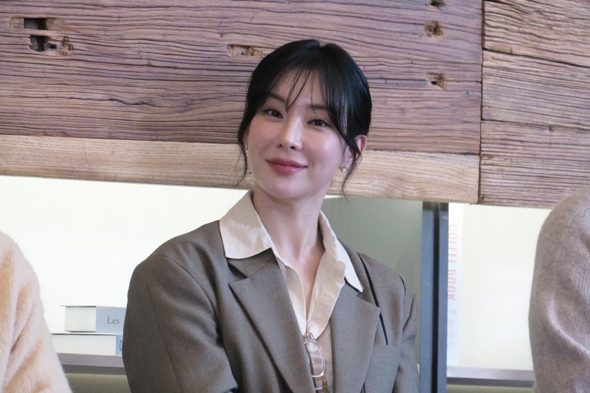 summer_moon_F's tweet photo. 큰언니                                                     작은언니 https://t.co/Aa8C5gf4gk