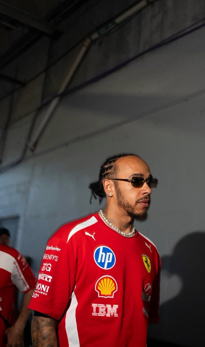 Hourly Lewis Hamilton tweet media
