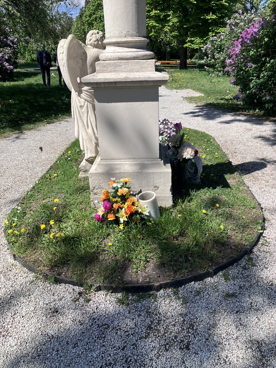 kaffee_jause's tweet image. 天使の墓碑

2026.4.22
#austria #Wien #ウィーン #ザンクトマルクス墓地 #ピカチュウ