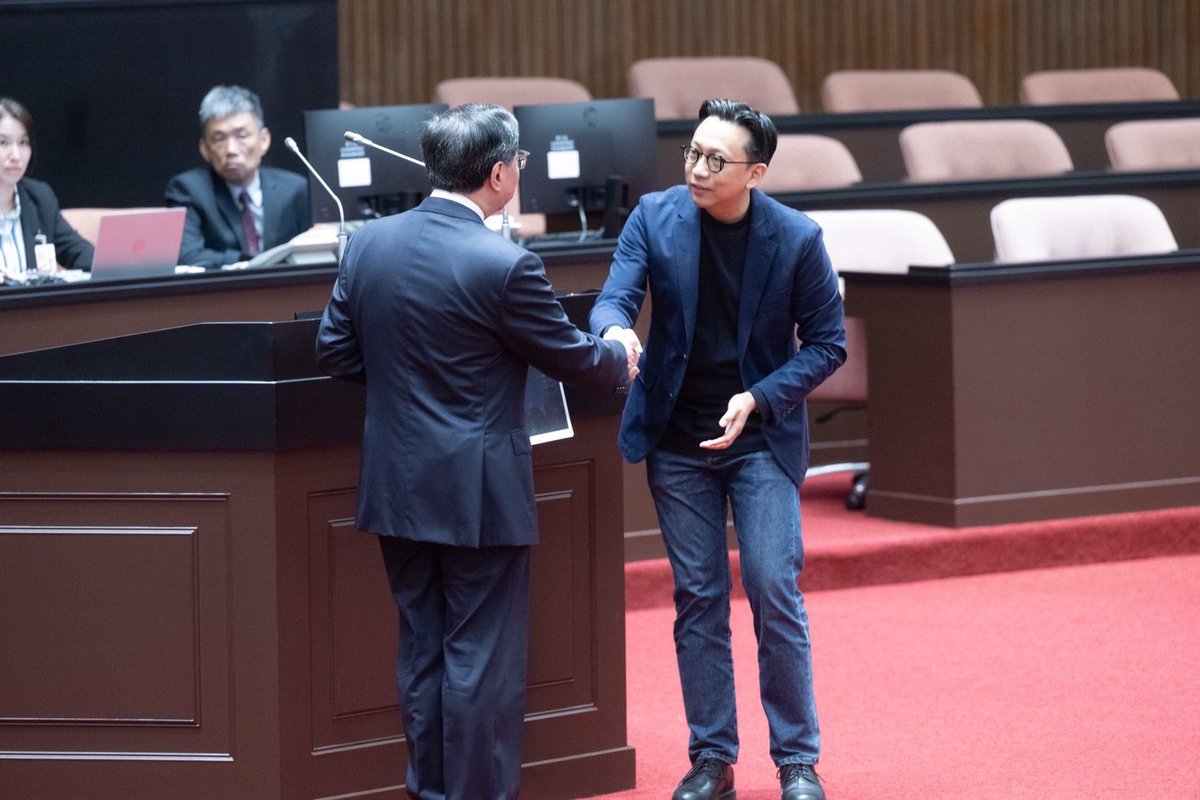 1MASIVO1's tweet image. MASIVO💸:

🇹🇼 TAIWAN PUSHES $602B FUND TOWARD @Bitcoin RESERVE

Central bank report due in 1 month.

Nation-state $BTC adoption accelerating. 👀
#Taiwan #BITCOIN #Bank