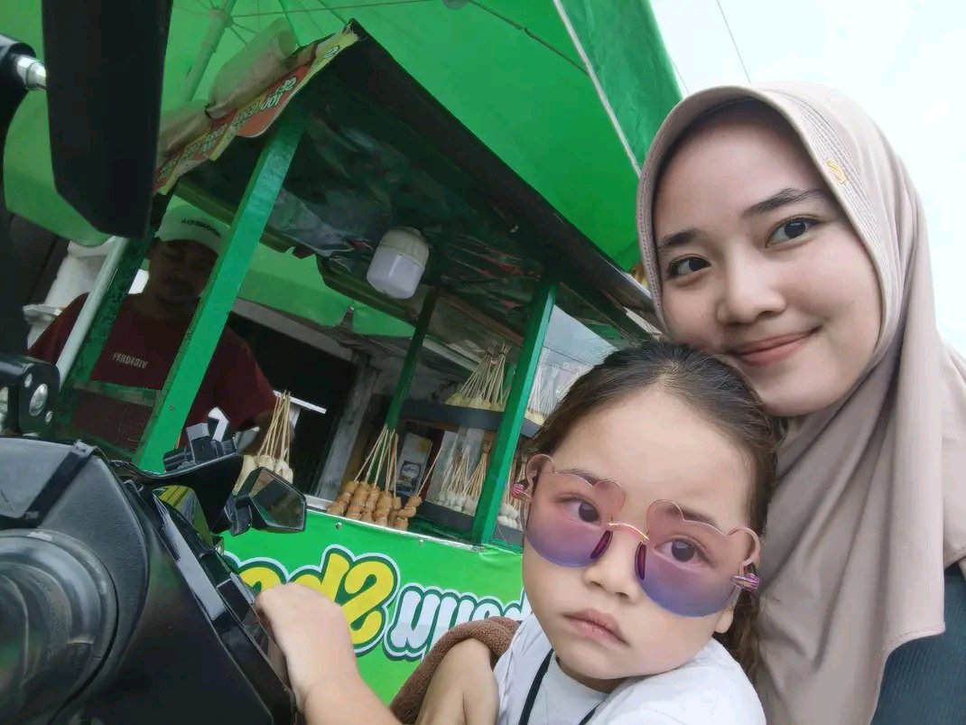 Aisyah syanati tweet media