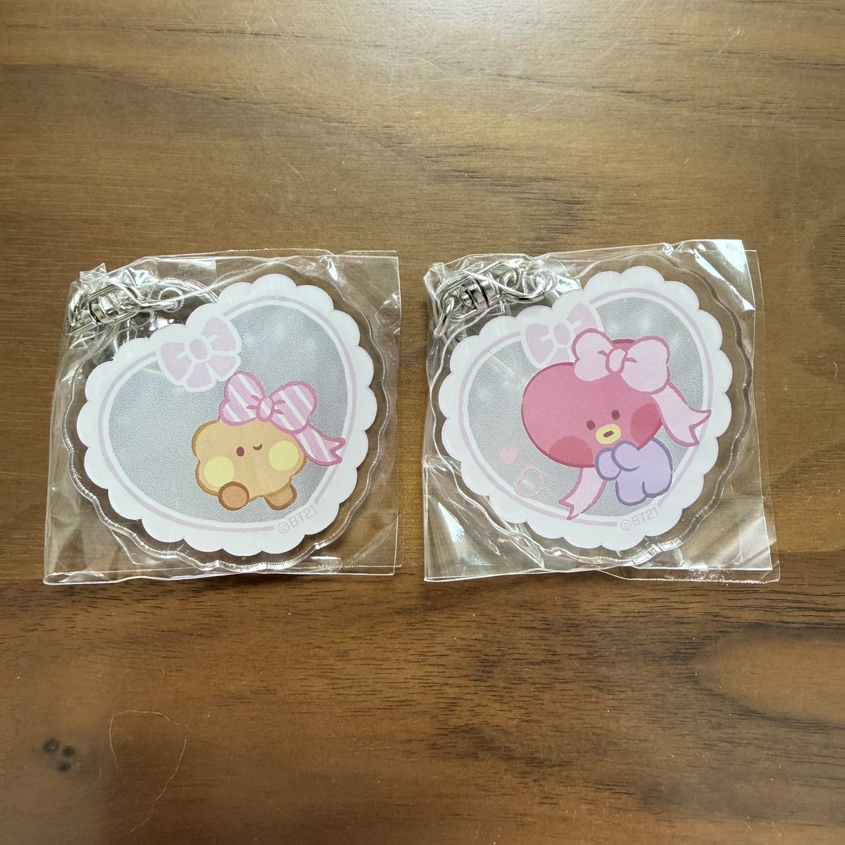 aB_g_jk_mrSTu_y's tweet photo. BT21 LINEFRIENDS アクリルキーホルダー  Ribbon リボン 交換

【譲】
SHOOKY　TATA

【求】
MANG　COOKY

郵送での交換希望です。
どなたでもお気軽にお声掛けください🙇‍♀️
#BT21交換 #BTS交換 #アクリルキー���ルダー https://t.co/zshZqc2tVp