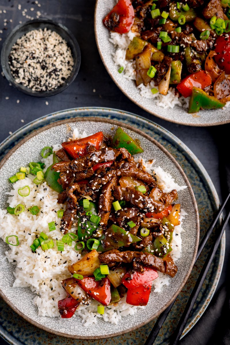 KitchenSanc2ary's tweet image. This is how you make perfect homemade Chinese-style Beef in Black Bean Sauce.  Use my homemade black bean sauce recipe, or store-bought, and you'll have a delicious stir fry, full of umami flavour.😋
kitchensanctuary.com/beef-in-black-…
#Foodie #recipe #beef