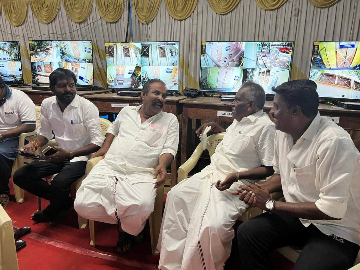 மாண்புமிகு முன்னாள் முதலமைச்சர், கழக பொதுச்செயலாளர், புரட்சித்தமிழர் அண்ணன் எடப்பாடியார் அவர்களின் மேலான ஆணைக்கிணங்க, மாண்புமிகு முன்னாள் அமைச்சர், கழக தலைமை நிலையச் செயலாளர் அன்பு சகோதரர் திரு.S.P.வேலுமணி அவர்களின் ஆலோசனைக்கிணங்க, கோவை சட்டமன்ற தொகுதிகளின் வாக்குகள் எண்ணப்படும்