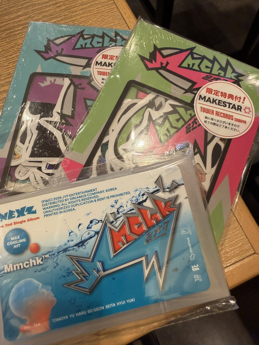タワレコ渋谷店のメイクスターコーナーにNEXZ発見！💪 特典トレカは