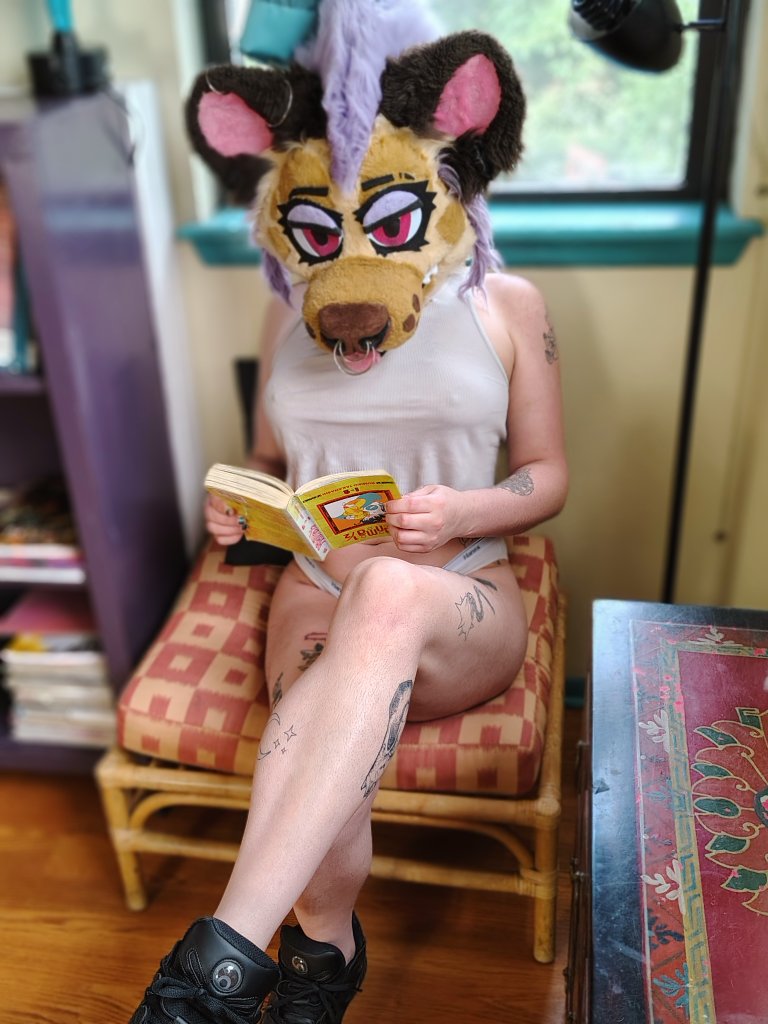 Big Hyena GF ✨ tweet media