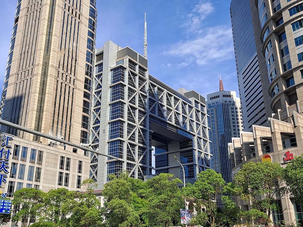 pvmagazine's tweet image. Chinese PV Industry Brief: Longi, Trina Solar report losses: Longi says its 2025 revenue and losses declined year on year, while Trina Solar reports deeper full-year losses and margin pressure across its… dlvr.it/TSKn27 #Photovoltaics #EnergyStorage #RenewableEnergy