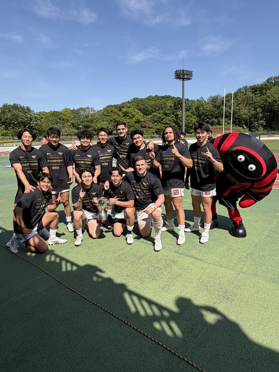 mazdaskyactivs's tweet photo. 優勝の瞬間、最高の笑顔。

#マツダスカイアクティブズ広島
#仲間信じて 
#ラグビーに恋した漢達 https://t.co/WsfDWp9Axi