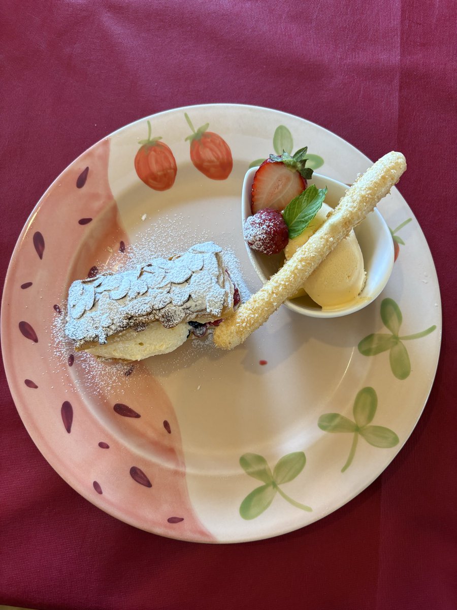 今日のBDランチ。
ナスのムース、カボチャのポタージュ、アンコウのソテー、ミックスベリーのミルフィーユ。
美味しかった✨ごちそうさま😋