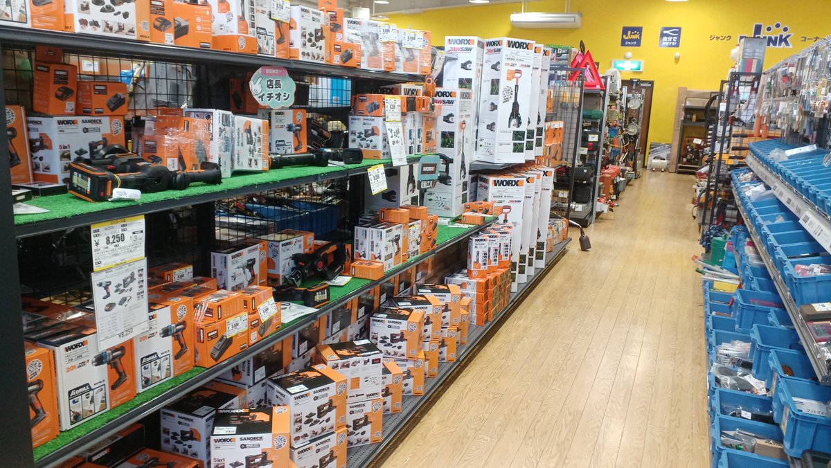 hard_toolsanjo's tweet photo. ゴールデンウィークになりましたね❗遠方のお客様もぜひ当店にお越しくださいませ🙇
お買い得な電動工具ございます👍
工具を売ったり買ったりできる工具館、ぜひご利用ください😻
#ハードオフ
#ハードオフ工具館燕三条店
#ゴールデンウィーク
#買取り強化中 https://t.co/zPAi45ezH9
