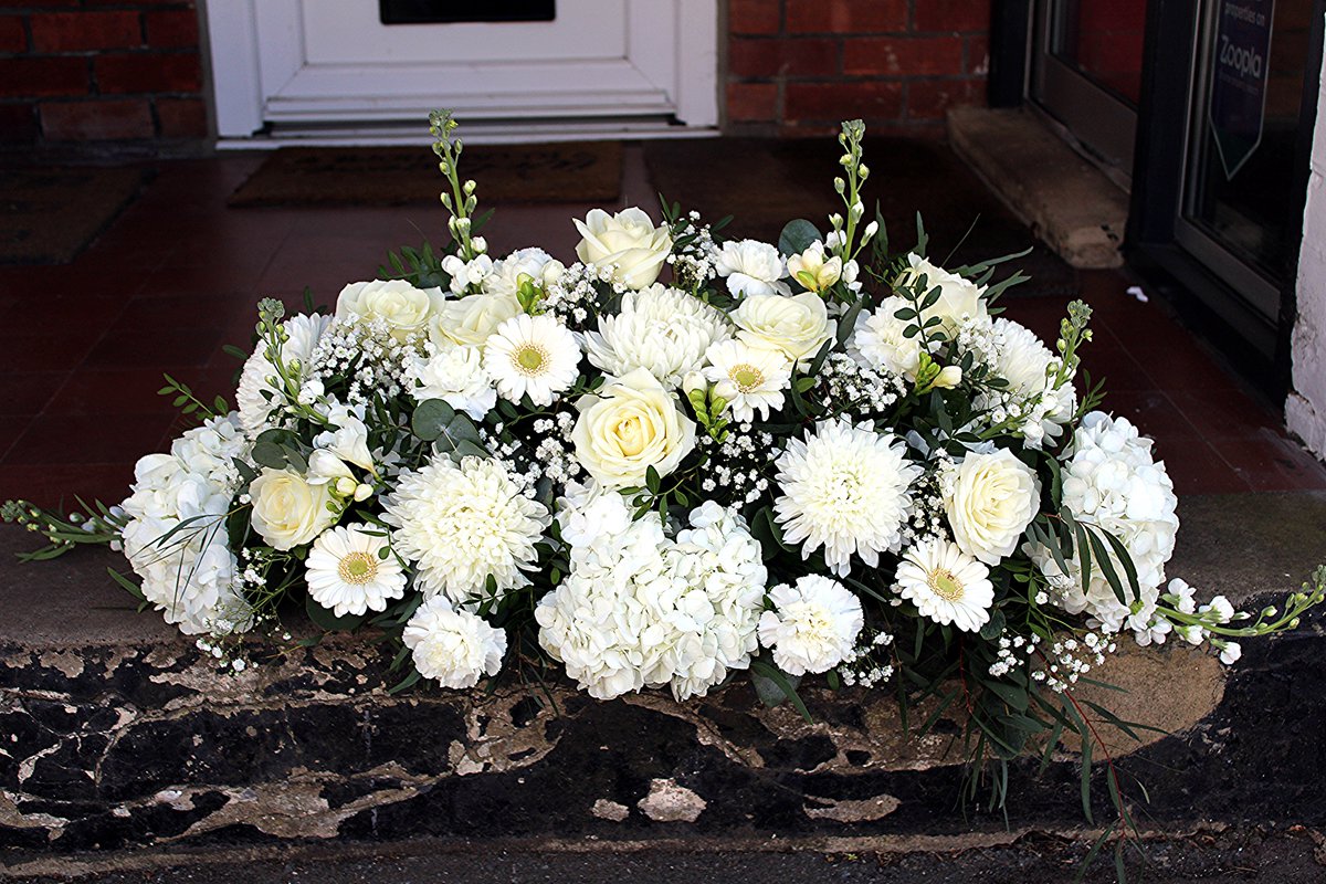 PoppiesFloristB's tweet image. Are you making plans to get married soon, looking for ideas why not take a look through our Flip Books for some inspiration or give us a call  01202 593959 or even PM to speak with no commitment.
#weddingideas #bridetobe #engaged #weddingfloral  #bouquet #bride #wedding #florist
