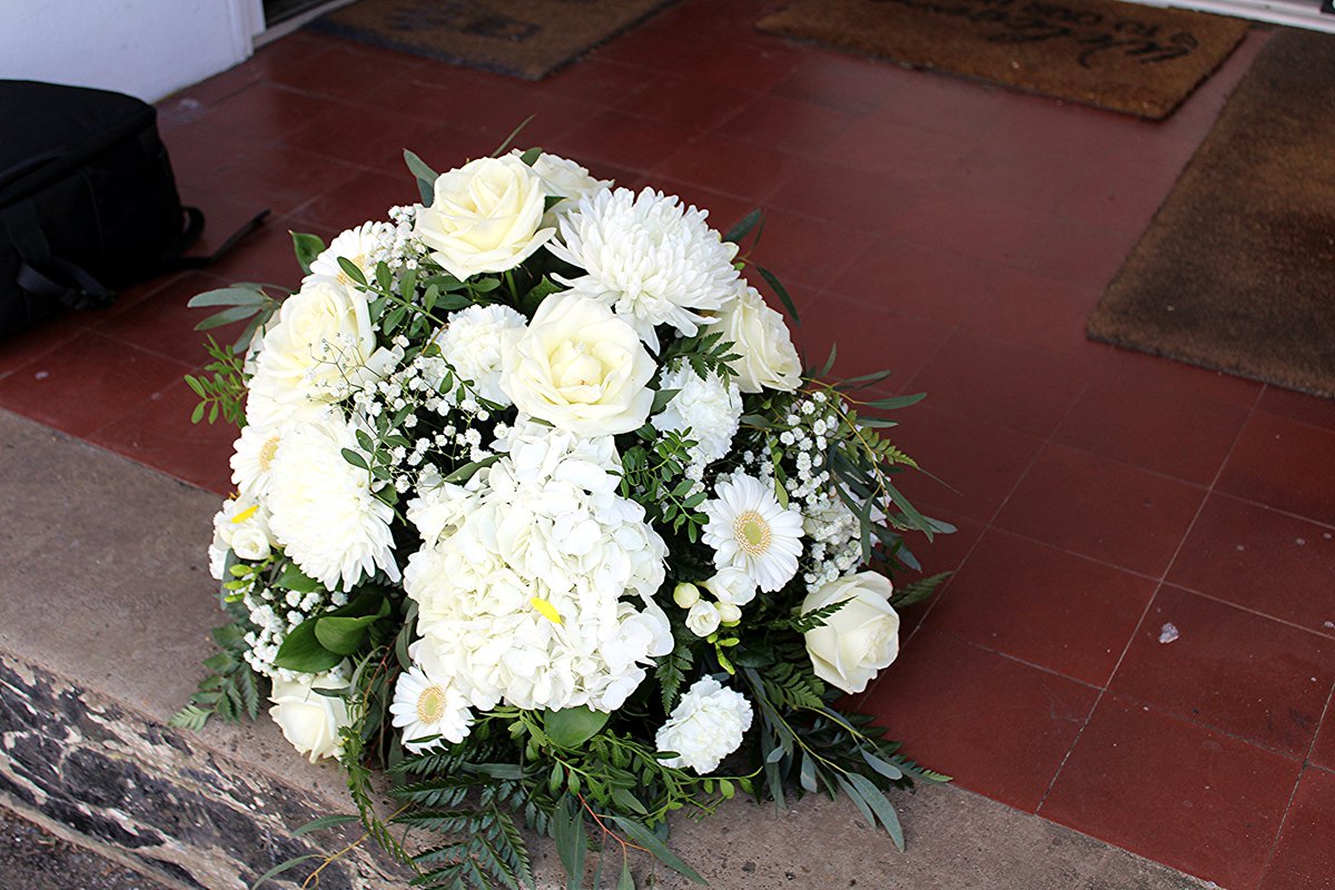 PoppiesFloristB's tweet image. Are you making plans to get married soon, looking for ideas why not take a look through our Flip Books for some inspiration or give us a call  01202 593959 or even PM to speak with no commitment.
#weddingideas #bridetobe #engaged #weddingfloral  #bouquet #bride #wedding #florist