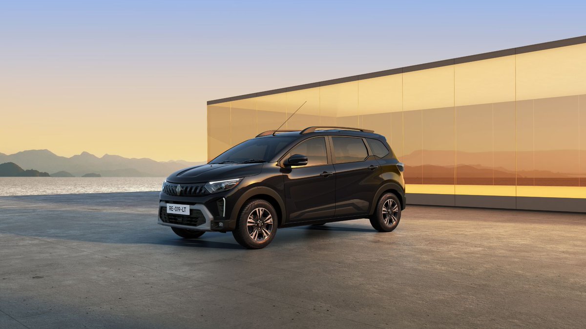 motormagazine1's tweet image. Renault Triber 2026 gets more premium with segment first features like dual tone dashboard with floating 20.32 touchscreen, new 2nd row full fold seat, boot capacity upto 1065 litres, priced between INR 5.80 Lakhs and INR 8.00 Lakhs (ex showroom)
#renault #triber2026 #launched