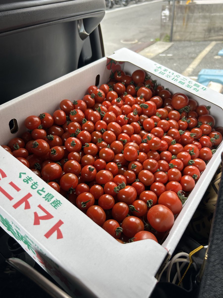 koikedaroku's tweet photo. 尼崎、ラ前のトマト🍅焼きそば！
うんま♫

でしかもミニトマト一箱￥1000でゲット！

#昆布とミニトマトあればごきげん 
#socialporks 
#尼崎tora https://t.co/7HCJGxuYg8
